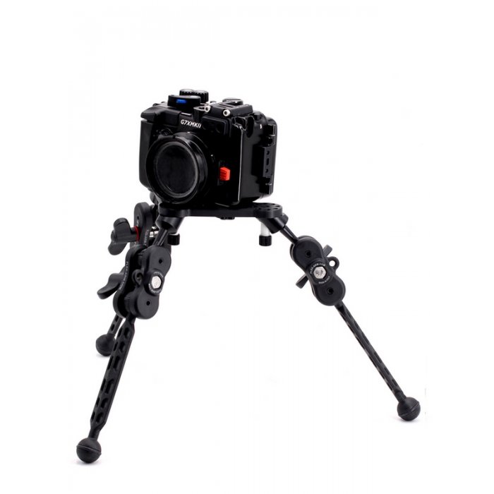 UNDERWATER TRIPOD WITH ARMS